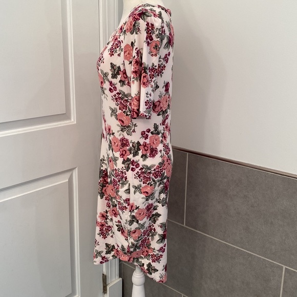 ❤️3/$30 Bobbie Brooks Floral Dress - Picture 4 of 8